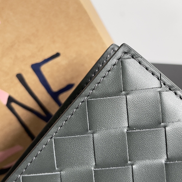 ボッテガヴェネタ財布コピー背面デザイン